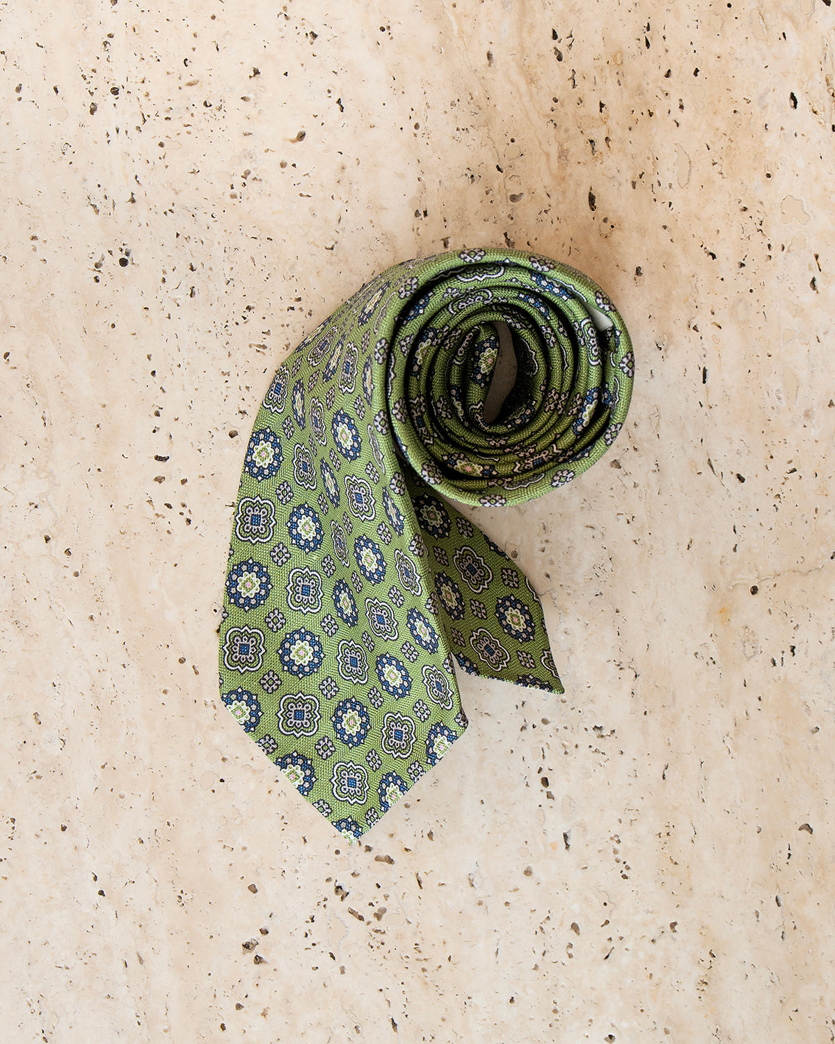 Zielony jedwabny krawat w ornamenty