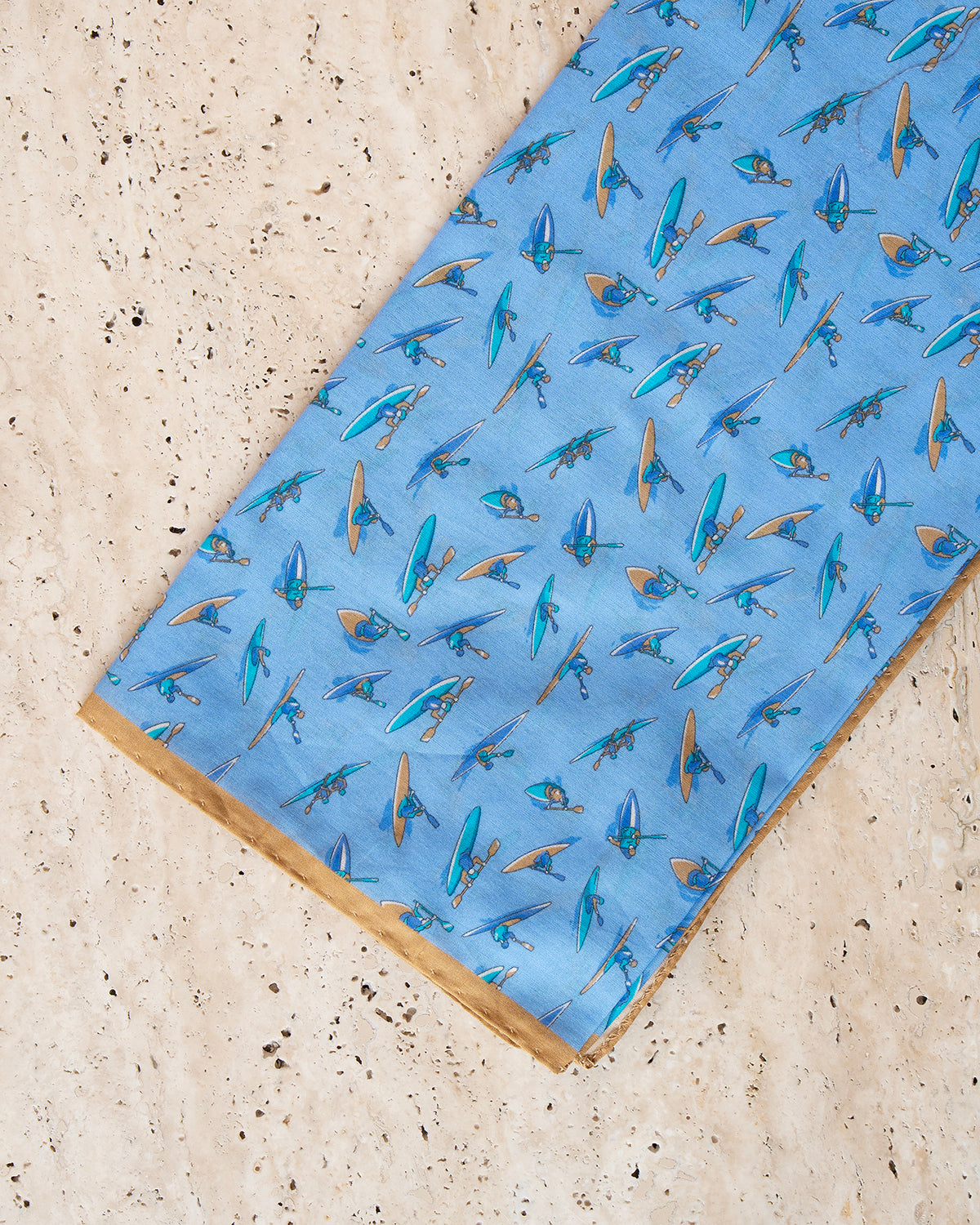 Niebieska bandana w kolorowe wzory
