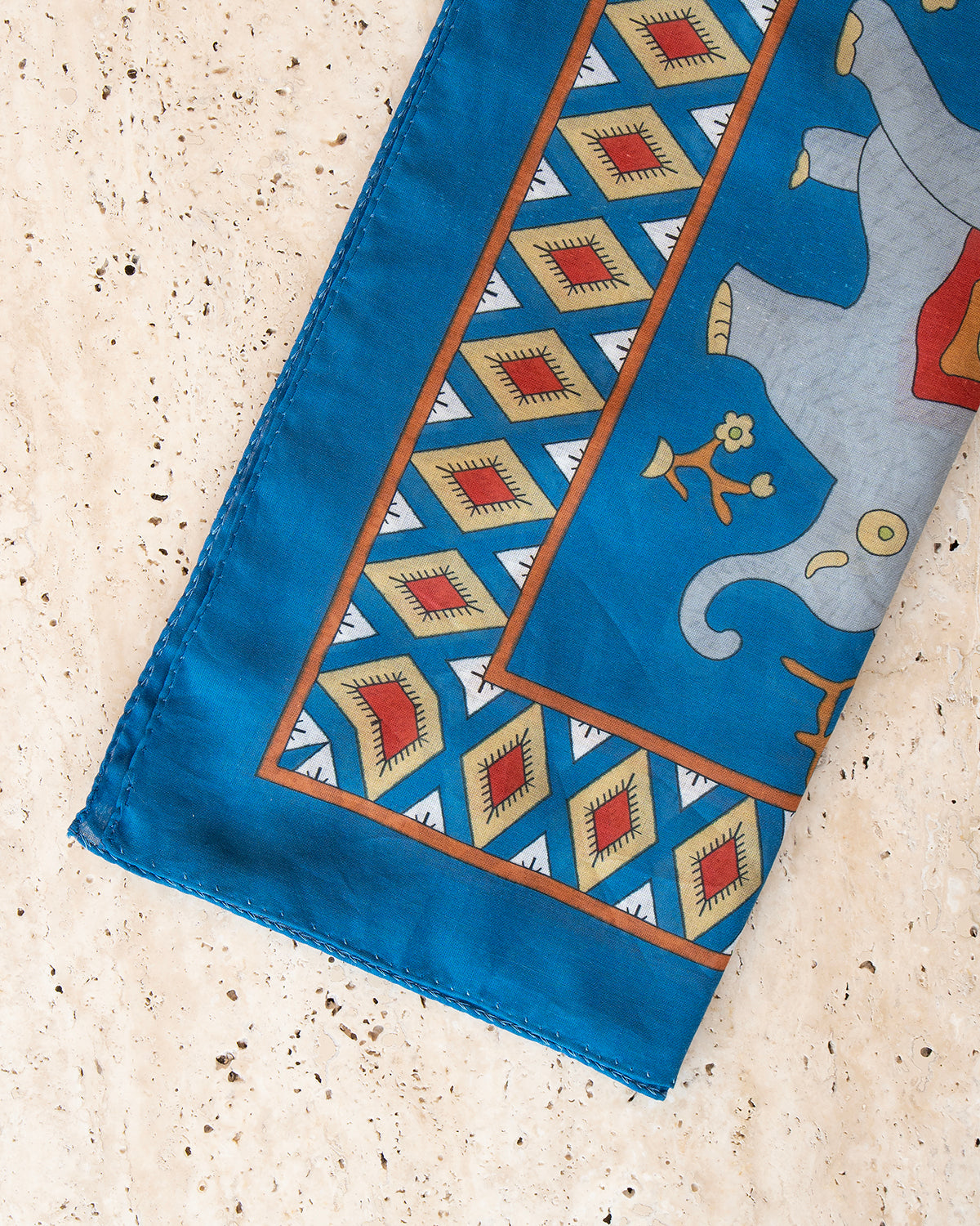 Niebieska bandana we wzory