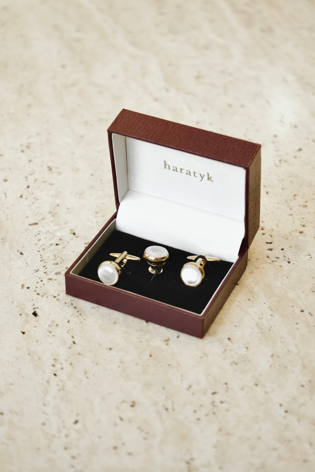 Złote spinki do mankietów z masą perłową