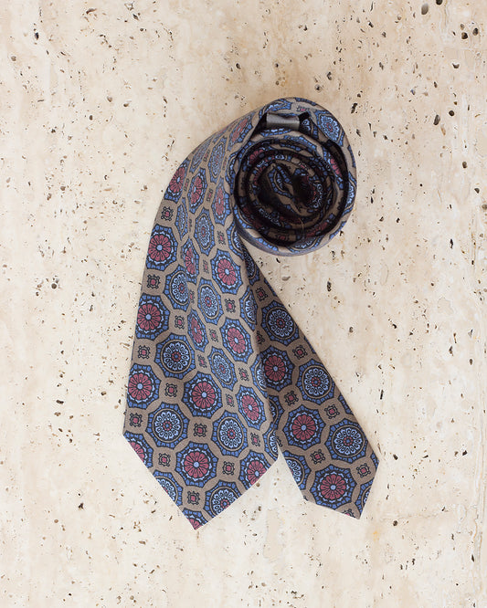 Brązowy krawat w ornamenty
