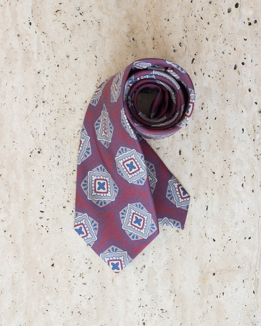 Malinowy krawat w duże ornamenty