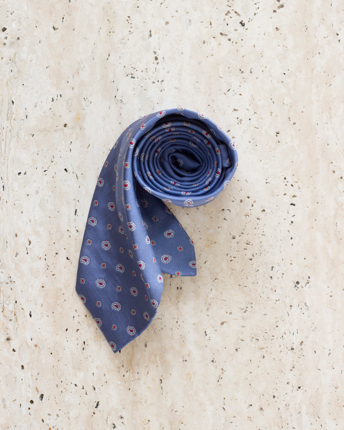 Błękitny jedwabny krawat w ornamenty