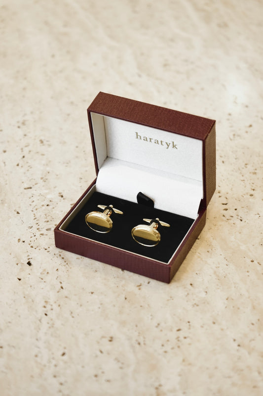 Złote spinki do mankietów